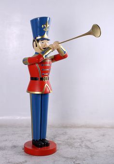 Large Trumpeting Soldier Statue